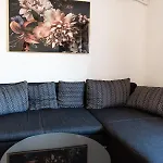 Chic 2-room In The Heart Of With Amazing View Apartamento Bucareste